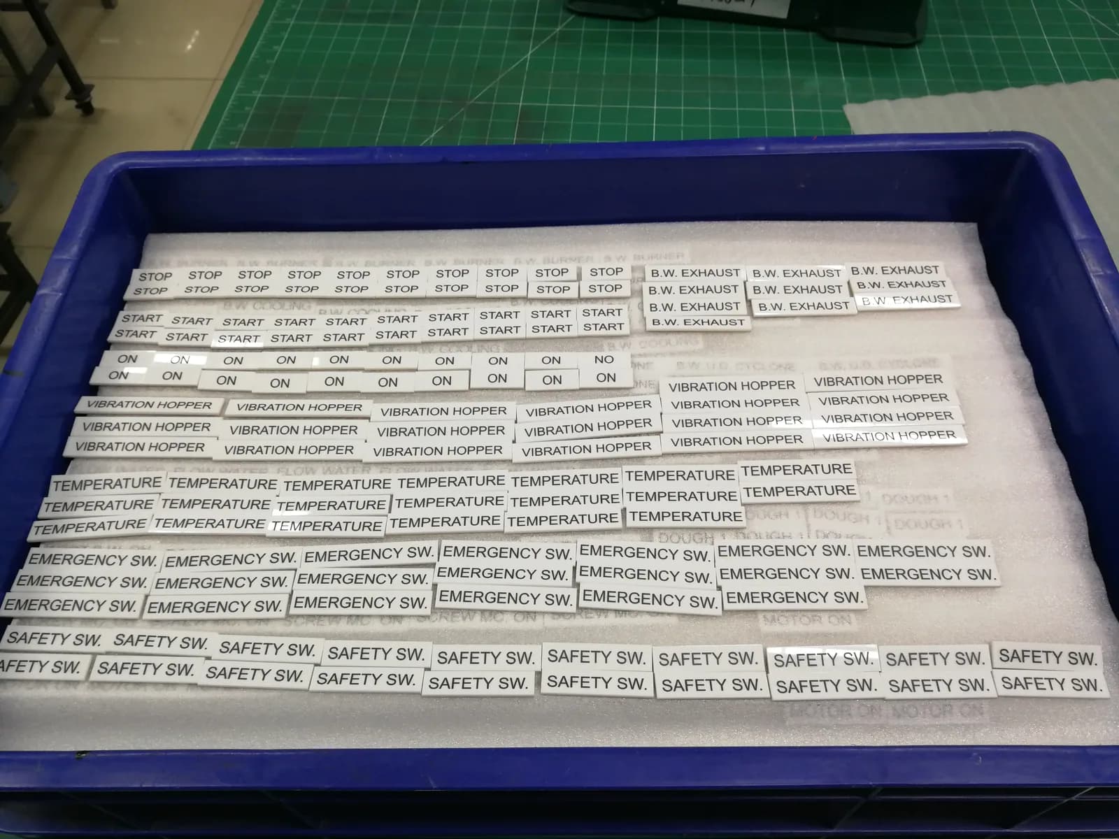 ป้ายชื่ออุปกรณ์ในโรงงาน — สแตนเลส · กัดกรด